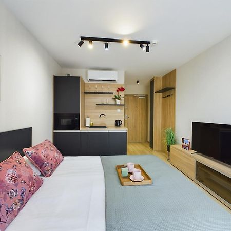 Modern Studios With Air Conditioning In Downtown Krakow By Noclegi Renters Esterno foto